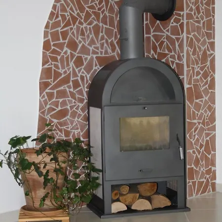 In Ruhiger Aber Zentraler Lage, Mit Eigener Moeblierter Terrasse
